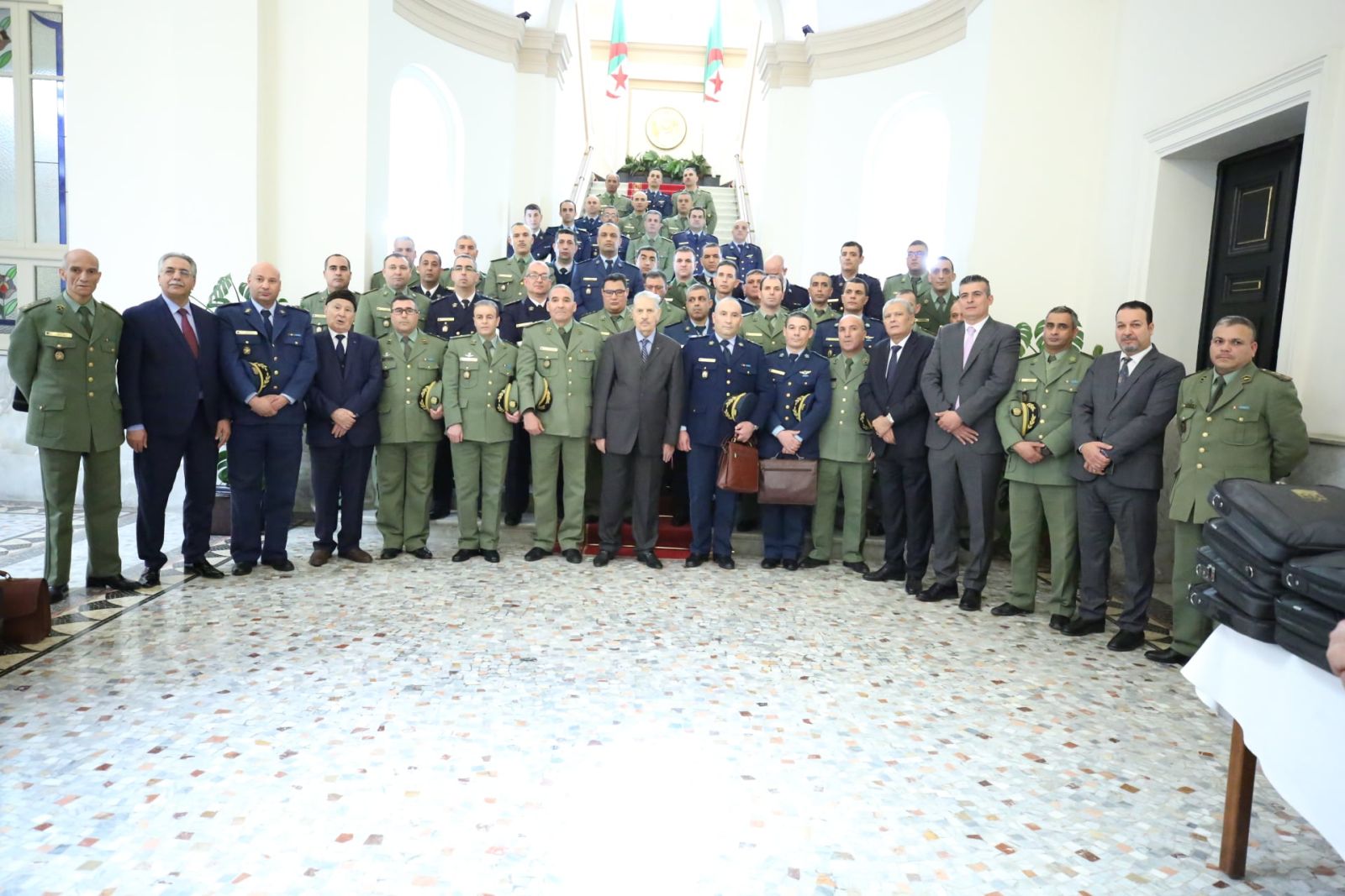 رئيس مجلس الأمة، السيد صالح قوجيل يُشيد بقرار رئيس الجمهورية القاضي بترسيم يوم 4 أوت يومًا وطنيًّا للجيش الوطني الشعبي سليل جيش التحرير الوطني، بحق وجدارة