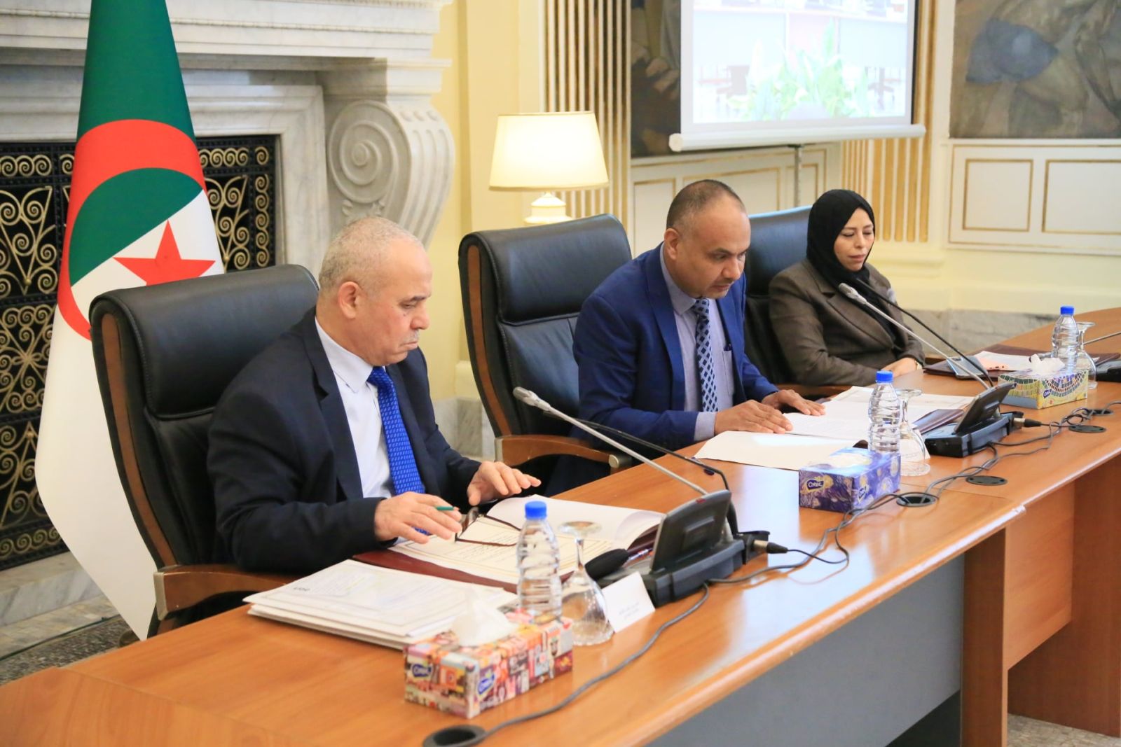 لجنة الصحة والشؤون الاجتماعية والعمل لمجلس الأمة تستمع لوزير العمل في إطار دراستها لمشروع قانون