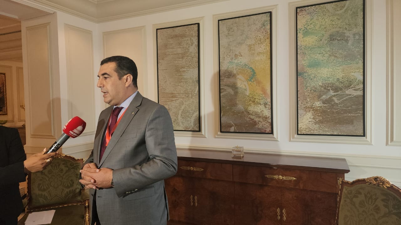 السيد محمد رضا اوسهلة، نائب رئيس مجلس الأمة رئيس الوفد البرلماني الجزائري المشترك فيما بين غرفتي البرلمان المشارك في اشغال الجمعية147للاتحاد البرلماني الدولي وفي تصريح له، عقب اللقاء مع نائب رئيسة الجمعية الوطنية لجمهورية أنغولا.